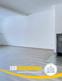 GROSSE 3-RAUMWOHNUNG MIT KAMIN UND PKW-STELLPLATZ - Klingenberg