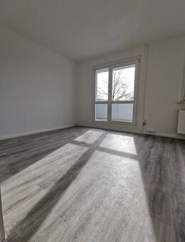 ** schön geschnittene 3 raum Wohnung, außerhalb von Dessau, ruhig gelegen ! ** - Dessau-Roßlau