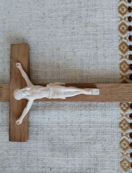 Haushaltsauflösung Flohmarkt: Kreuz, Geschirr, Wandteller, Eierkocher, Wasserkocher usw. - Niederwerrn