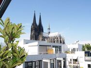 Köln-Dom: Große Penthouse-Maisonette mit Dachterrasse, Balkon, Stellplatz und: Domblick!! - Köln