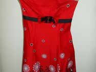 rotes Kleid mehrfarbig gemustert, geschätzt Gr. M - Bardowick
