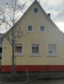 Vermietetes Einfamilienhaus mit Nebengebäuden in Bruchsal-Helmsheim ***PROVISIONSFREI*** - Bruchsal