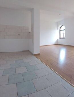 IM GRÜNEN 3-Zimmer Balkon Fußbodenheizung Bad mit Wanne und Dusche....! - Chemnitz