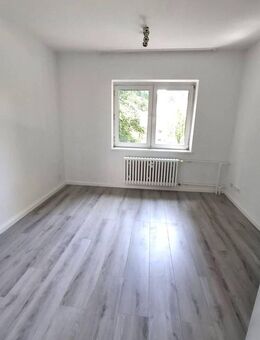 Sehr schöne sanierte 3 Zimmer Wohnung in Duisburg zu vermieten - Duisburg
