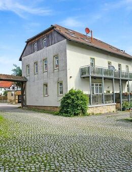 Reiterhof mit Weide, Mehrfamilienhau und Garagen - Ilmtal