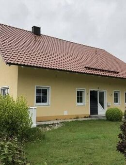 gepflegtes Einfamilienhaus mit Doppelgarage und Garten! - Cham