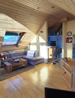 Top Lage**helle und moderne 3,5-Zimmer-Dachgeschosswohnung mit Weitblick** - Murrhardt