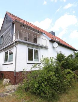 Sehr gepflegtes Einfamilienhaus mit Dachterrasse, Keller und Garage ! - Jembke
