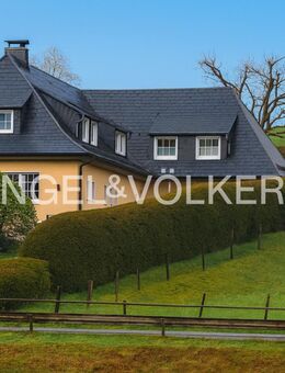 Zweifamilienvilla mit Charme, großem Garten und Pool - Hückeswagen (Schloss-Stadt)