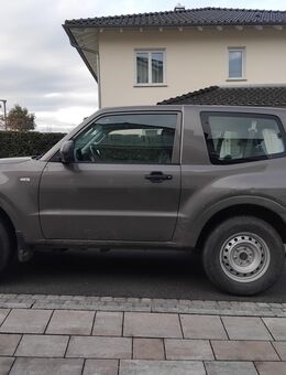 Mitsubishi Pajero # 3 Türer # Wenig km # 8 fach Bereifung #Anhängerkupplung - St. Margrethen SG