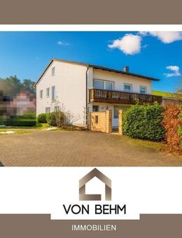 Großzügiges Zweifamilienhaus mit Garagen und vielseitigen Nutzungsmöglichkeiten - Dollnstein