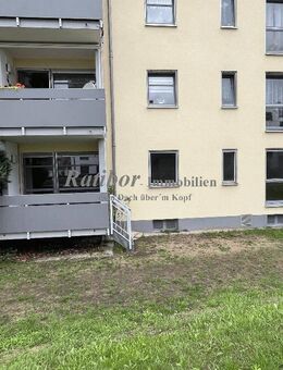 Helle und frisch renovierte EG-Wohnung (Hochparterre) mit Aufzug, Balkon und TG-Stellplatz in toller Wohnlage Nähe Schulzentrum - Roth (Bayern)