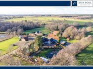 Vielseitige Immobilie mit Pferdeboxen, Teich und Poolhaus - Halbemond