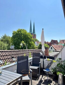 Modernisiertes Altstadthaus an der Obertrave mit Dachterrasse und Blick auf den Lübecker Dom - Lübeck