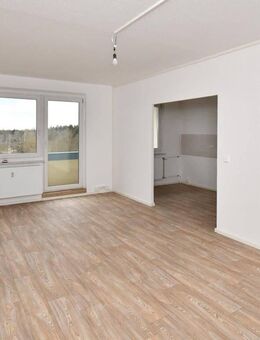WBG - Gemütliche 3-Raum-Wohnung mit Wohlfühlbad und extra großem Balkon - Kita u. Grundschule direkt - Brandenburg (Havel)
