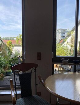 Charmante kleine Dachterrassen-Wohnung: zentral, naturnah mit idealer Infrastruktur - Rosenheim