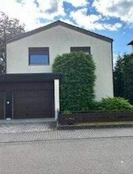 Schönes Anwesen mit herrlichem Garten in ruhiger, bevorzugter Wohnlage von Waghäusel-Kirrlach - Waghäusel