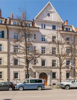 Charmante 2-Zimmer-Wohnung in denkmalgeschütztem Altbau - Im Herzen von München - München