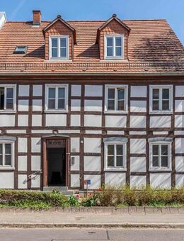 Aktuell ca. 8% Rendite, Denkmalgeschütztes MFH mit Sanierungsbedarf und Potential zur Vollvermietung - Friesack