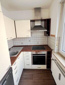 Teilsanierte und freistehende 2-Zimmer Wohnung mit West-Balkon am Ziegetsberg - Regensburg