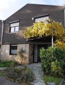 Von privat: Frisch renoviertes Reihenmittelhaus in ruhigem Wohngebiet mit toller Anbindung - Frechen