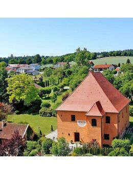 Historisches Schloss mit exklusiver Sanierung und zusätzlichem Gästehaus in traumhafter Lage - Dietersburg