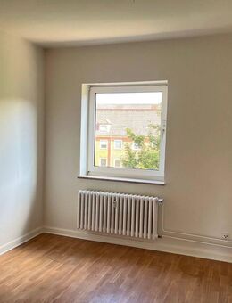 2,5 Zimmerwohnung mit neuem Bad und großer Wohnküche - Kiel