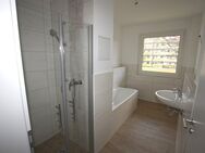 2-Raum-Wohnung mit Aufzug, Balkon Dusche und Wanne - Gera