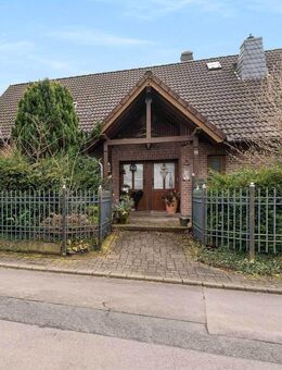 TRAUMHAFTES WOHNEN IM GRÜNEN - Einfamilienhaus mit riesigem Gartengrundstück und Einliegerwohnung - Feusdorf