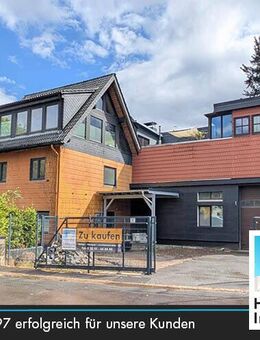Mehrfamilienhaus mit Halle, Garagen und Ausbaupotenzial - Springe