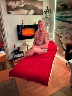 Erotikmassage(massiere allein) für Männer ab 12 uhr täglich mit hotstone (heiße Steine)