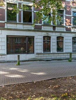 NEUMÜNSTER: Charmante, frisch renovierte 3-Zi.-Altbauwohnung in zentraler Lage - Neumünster