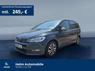 VW Touran, 2.0 TDI Active, Jahr 2021 - Fellbach