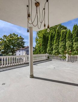 Schicke Maisonette-Wohnung mit sehr großer Sonnenterrasse und 2 Stellplätzen! - Karben