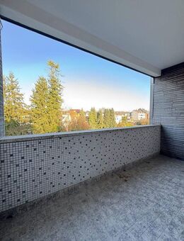 Helle 2-Zimmer-Wohnung mit großer Loggia - 2. Obergeschoss - Girbelsrather Str., Düren - Düren