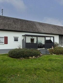 Gut erhaltenes, ehemaliges Bauernhaus mit geräumigem Anbau - Nordendorf