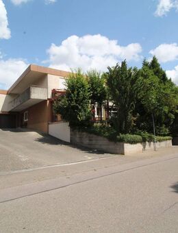 *** Familienfreundliche 5-Zimmer-Wohnung mit Garage *** - Brackenheim