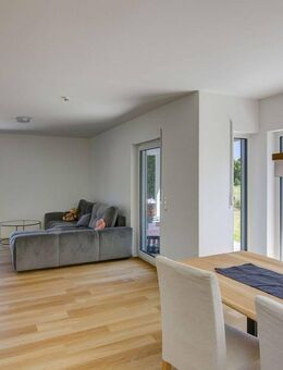neuwertiges Einfamilienhaus EFH mit EBK Küche, Kaminanschluss, Garten, großes Grundstück in ruhiger Lage - Gumperda