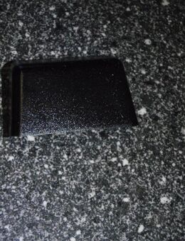 Hueck-Wasserkappe 906510 in schwarz - Ulmen