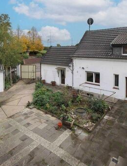 Charmantes Bauernhaus mit kleiner Hofanlage, Nebengebäuden und vielen Nutzungsmöglichkeiten - Rommerskirchen