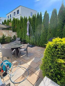 !Mit Wärmepumpe: Moderne Doppelhaushälfte! - Dreieich