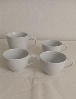 4 Cappuccino Tassen 3 kleinere 1 große Tasse weiß ohne Untertassen von Maisons - Essen