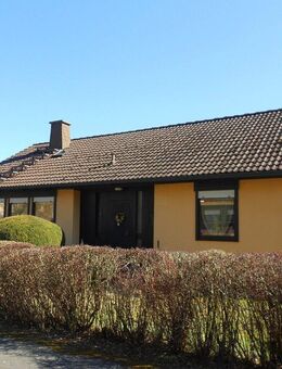 Einfamilienhaus mit Einliegerwohnung und Garage mit herrlichem Weitblick ins Fichtelgebirge - Stammbach