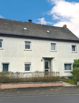 Sanierungsbedürftiges Einfamilienhaus mit großem Grundstück und Nebengebäuden - Sensweiler