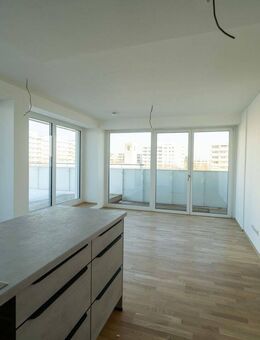 Lichtdurchflutete 2,5-Raum-Wohnung mit Einbauküche und großem Balkon - Regensburg