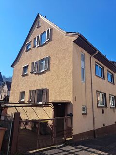 S-WANGEN: 3-FH mit 188 qm Wfl. * Garage * Stpl. * renovierungsbedürftig * teilw. vermietet *