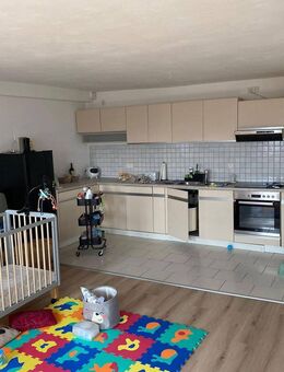 Sanierte 3-Zimmer-Wohnung mit Küche Balkon Aufzug - Friedberg (Hessen)