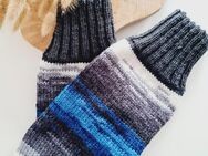 Stulpen Beinstulpen handgestrickt NEU Blau Grau weiß gestrickt - Leipzig Alt-West