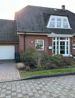Einfamilienhaus mit Einliegerwohnung, Wohnkeller, Sauna, Wintergarten, zwei Einbauküchen und drei Bädern. - Neubrandenburg