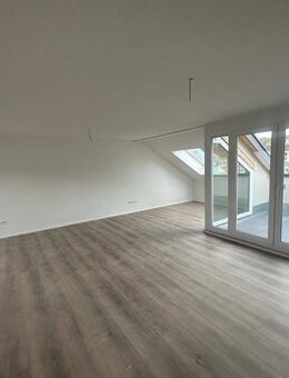 ** Sichere Kapitalanlage** Moderne 2,5-Zimmer-Dachgeschosswohnung mit Dachterrasse - Esslingen (Neckar)